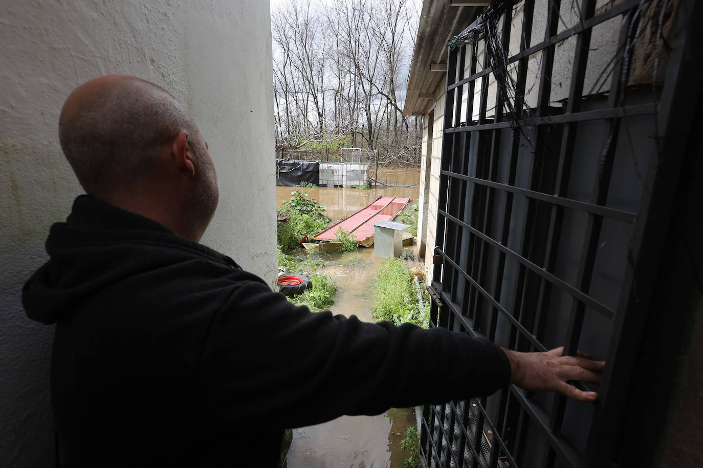 El desolador aspecto de las viviendas anegadas junto al río en Córdoba, en imágenes