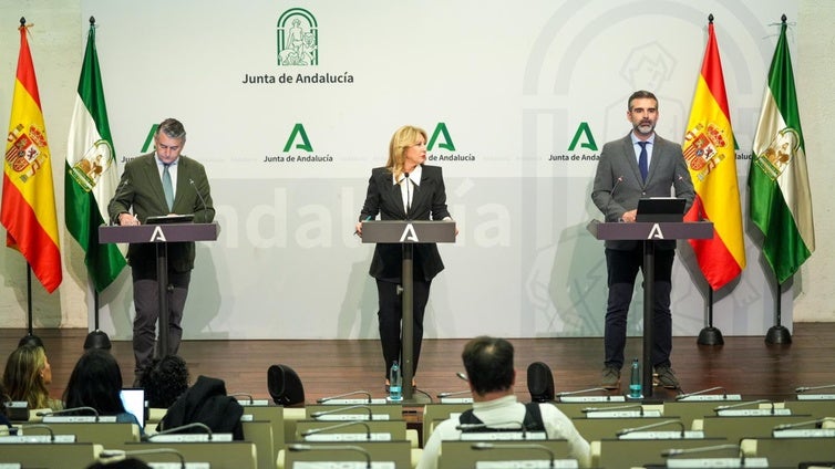 La Junta de Andalucía califica de «acuerdo indignante» el pacto con Junts y estudia recurrirlo