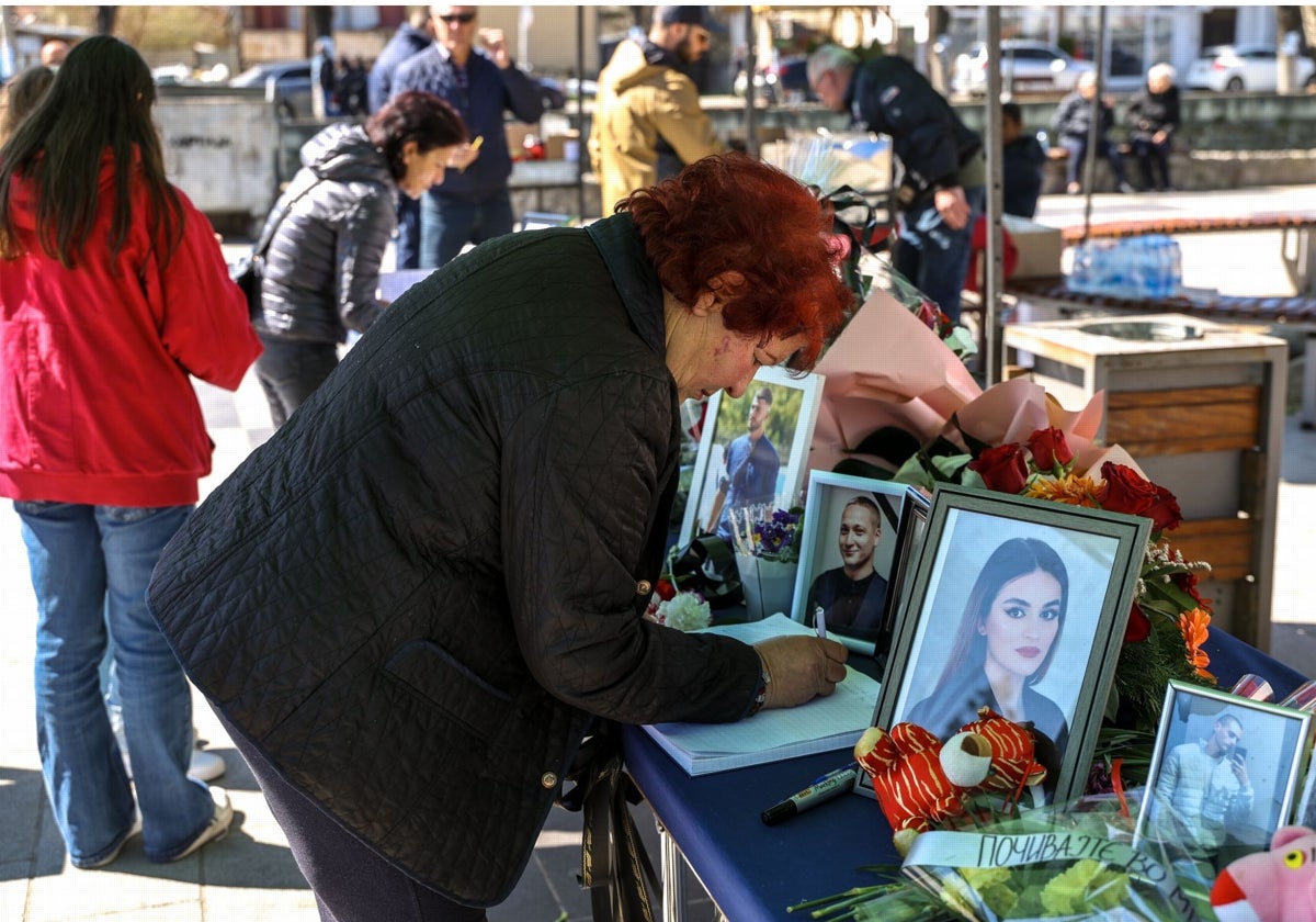 Familiares de víctimas de la discoteca velan a sus fallecidos