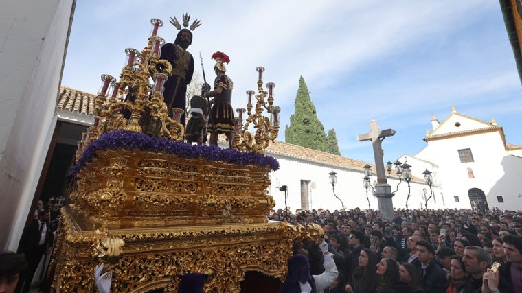 El misterio del Señor de la Sangre, a su salida de Capuchinos