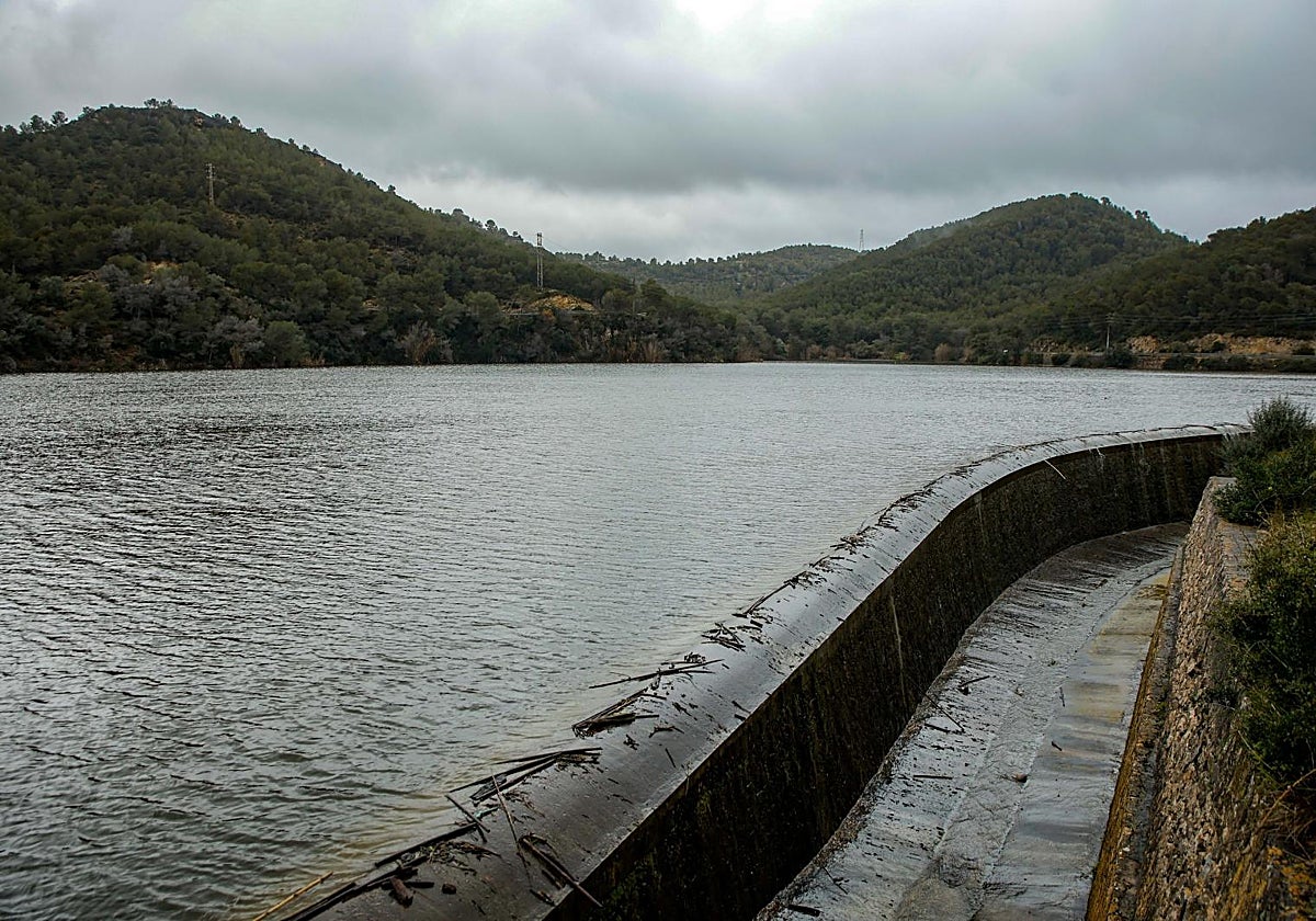 Embalse de Foix al 100% de su capacidad