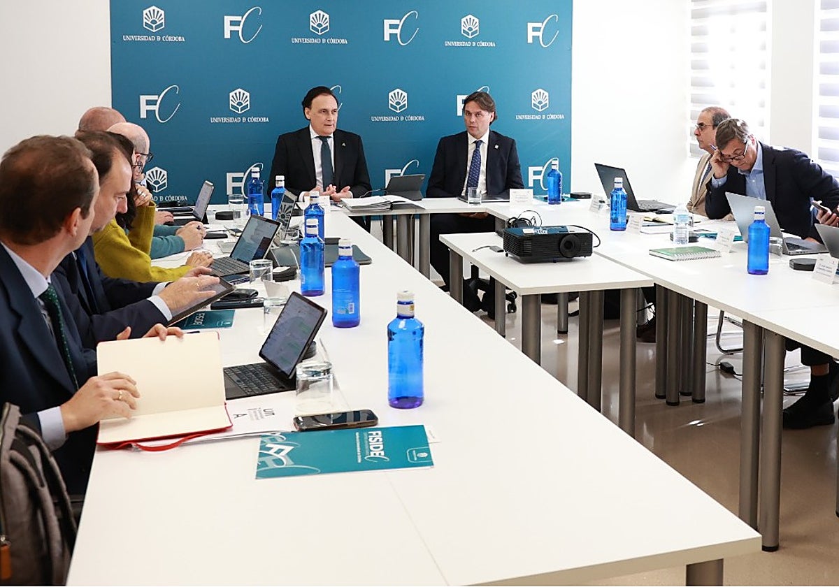 Reunión de la Junta con los rectores para cerrar el acuerdo