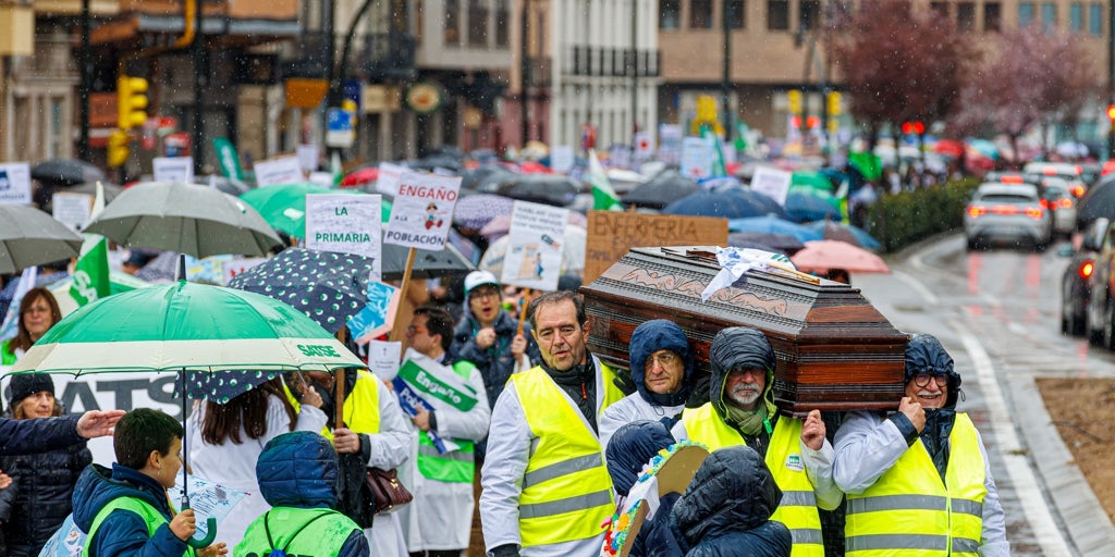 Los sindicatos médicos en Aragón amenazan con una huelga indefinida en la sanidad en abril