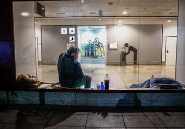 Hallan muerto a un indigente del aeropuerto de Barajas ante una cafetería de la T-4