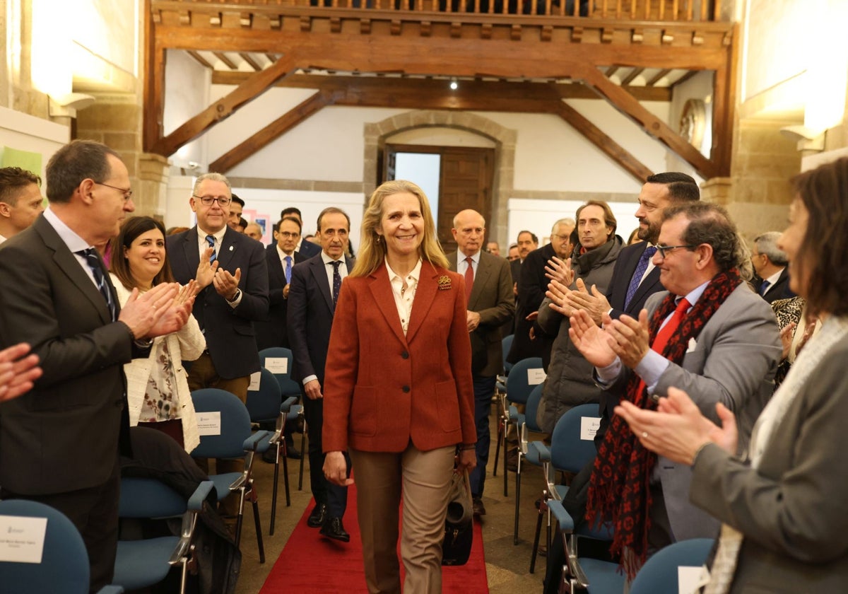 La infanta doña Elena recibe las conclusiones del encuentro de capellanes y sacerdotes taurinos