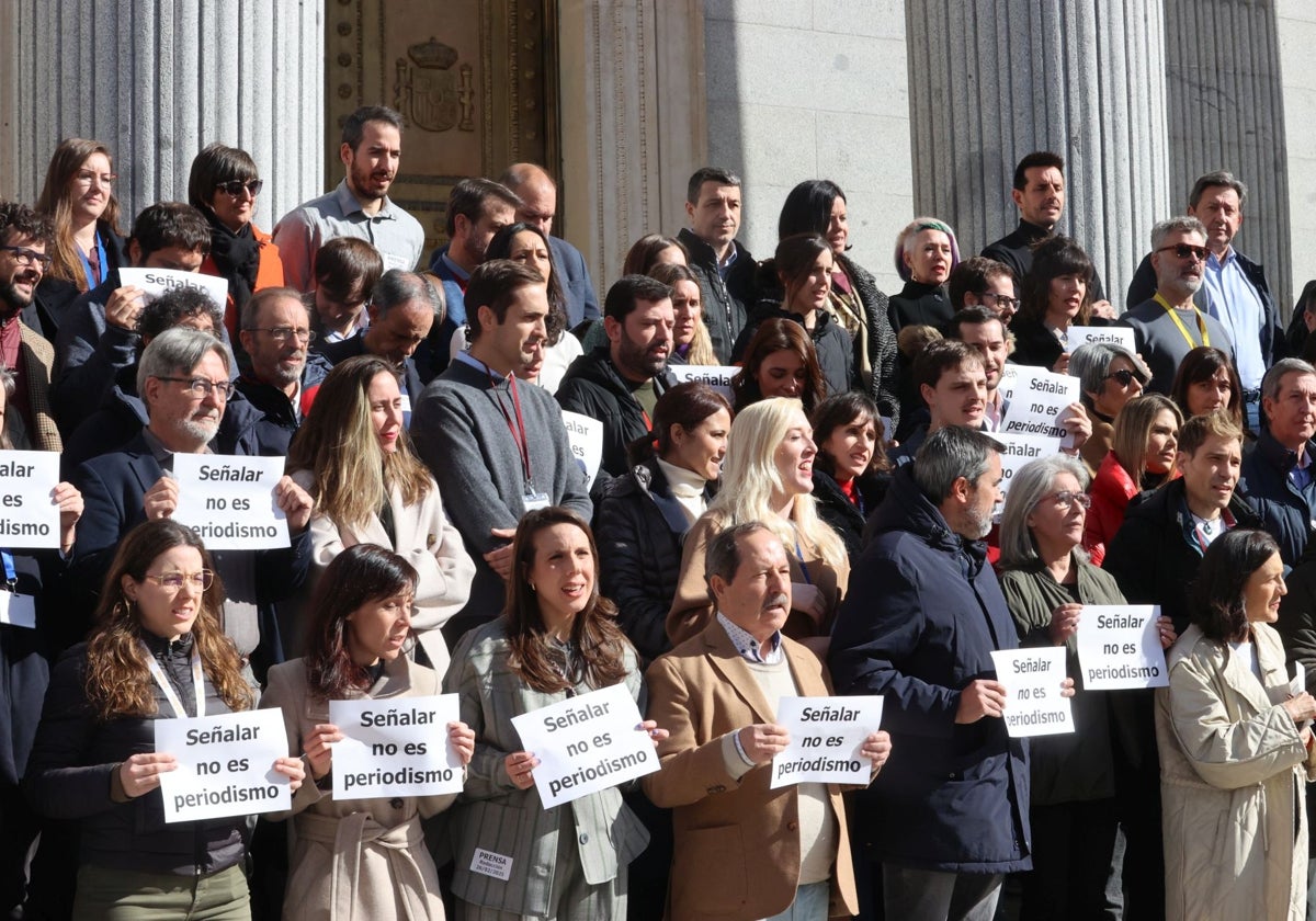 Protesta de los periodistas parlamentarios a las puertas de la Cámara Baja, en febrero