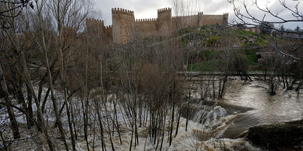 Los ríos continúan crecidos pero las aguas descienden y Ávila se estabiliza