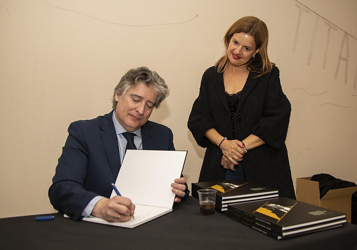 Martín Sanz presenta, junto a la familia del benidormense, el libro 'Miguel Barceló Pérez. Desde la Reflexión' de manos de la Fundación Frax