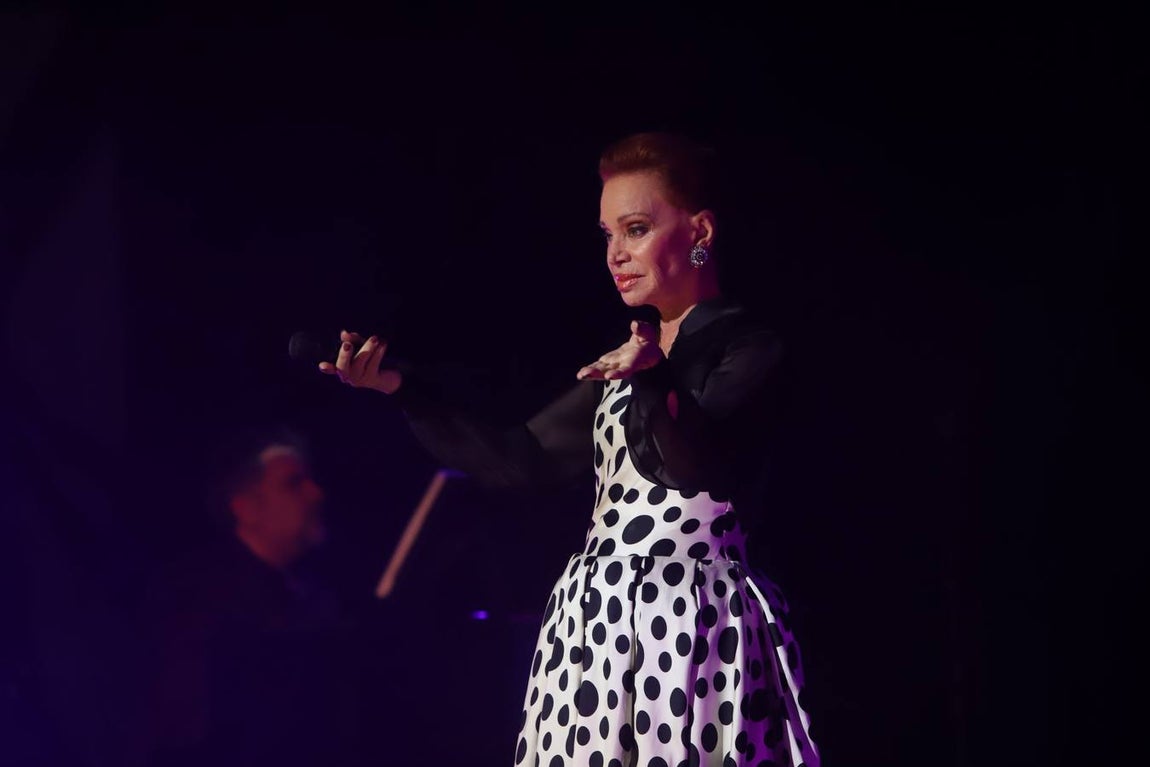 El emocionante concierto de Paloma San Basilio en Córdoba, en imágenes