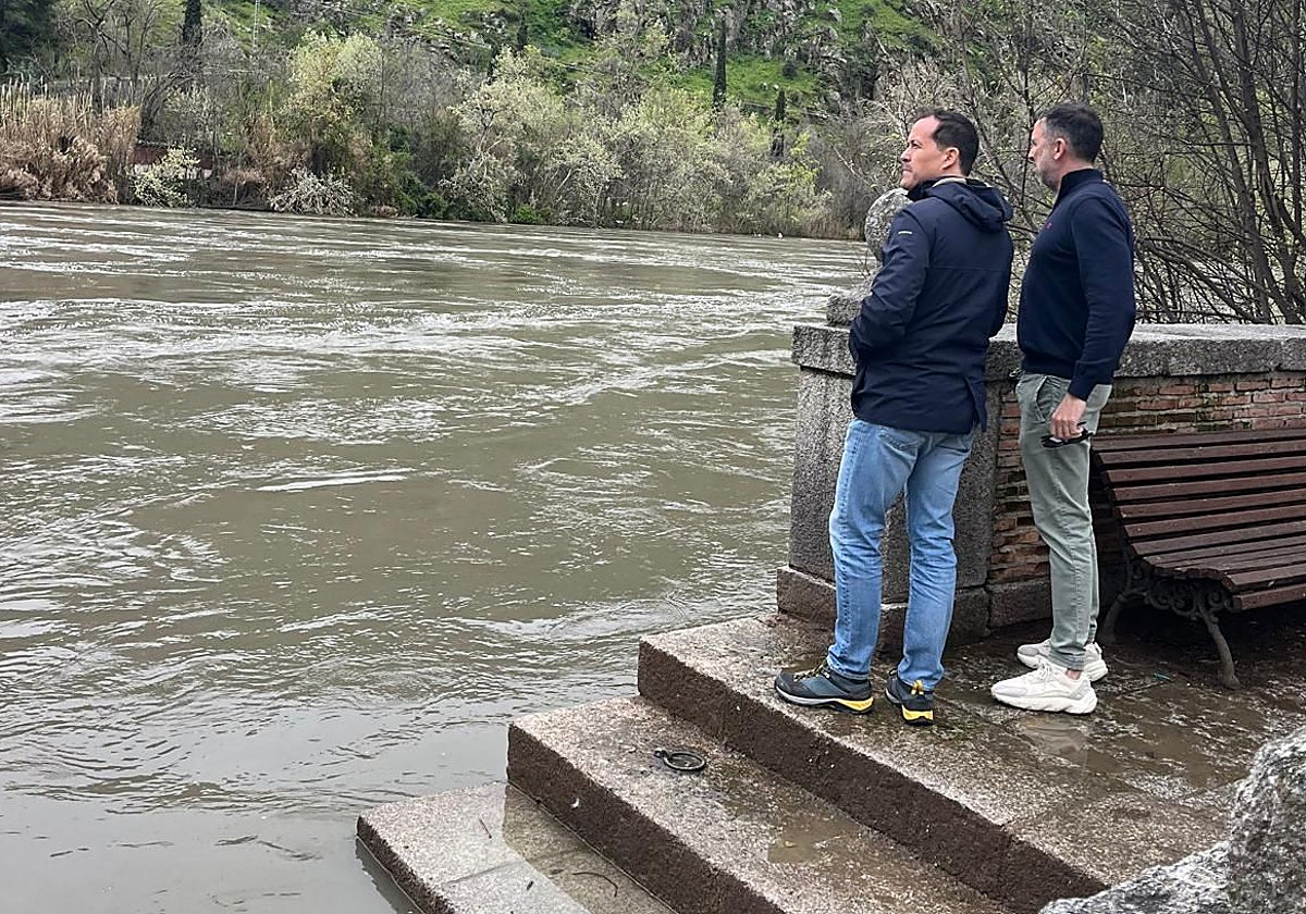 Velázquez obseva el nivel del caudal del Tajo a su paso por Toledo