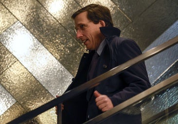 Almeida urge a una convocatoria de elecciones generales porque Pedro Sánchez «es doctor cum fraude»