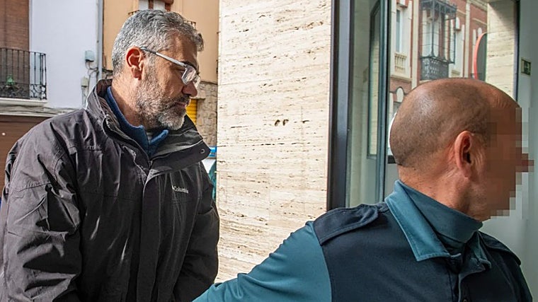 El empresario agrícola entrando al Juzgado de Instrucción nº1 de Villacarrillo