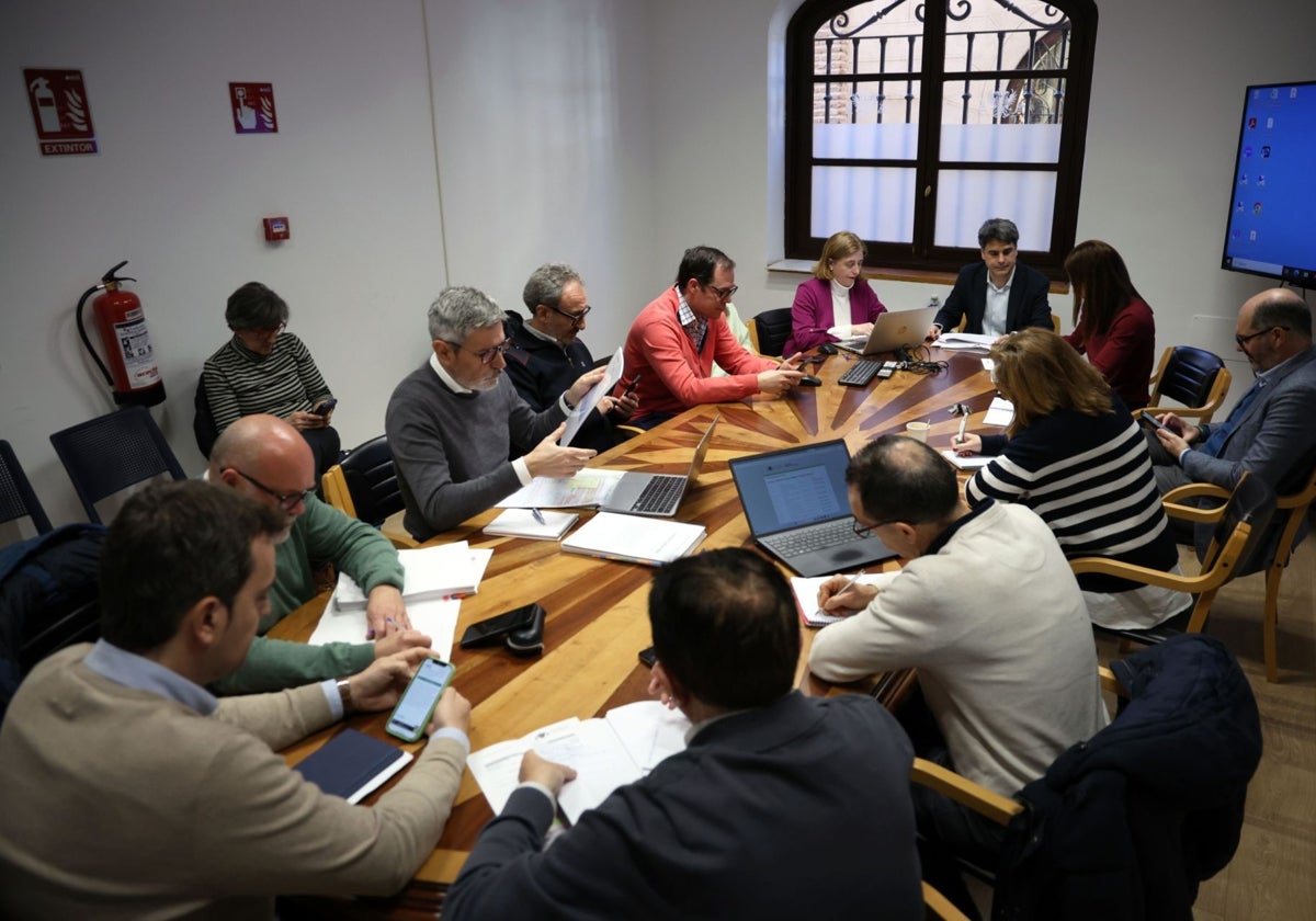 La Comisión de Hacienda se ha reunido este lunes