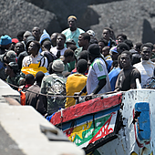 El Hierro, el 'ojo del huracán' de la inmigración, ha recibido la mitad de los cayucos de la Ruta Canaria