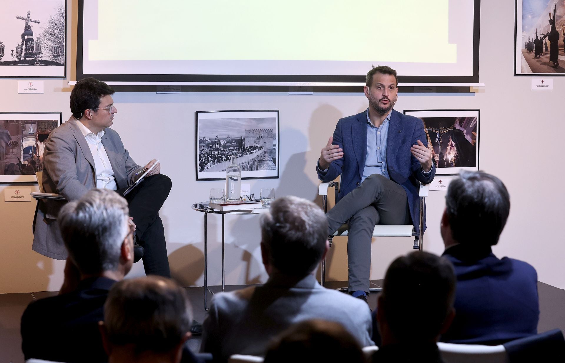 La charla de Juan Fernández-Miranda en Córdoba sobre la Transición, en imágenes