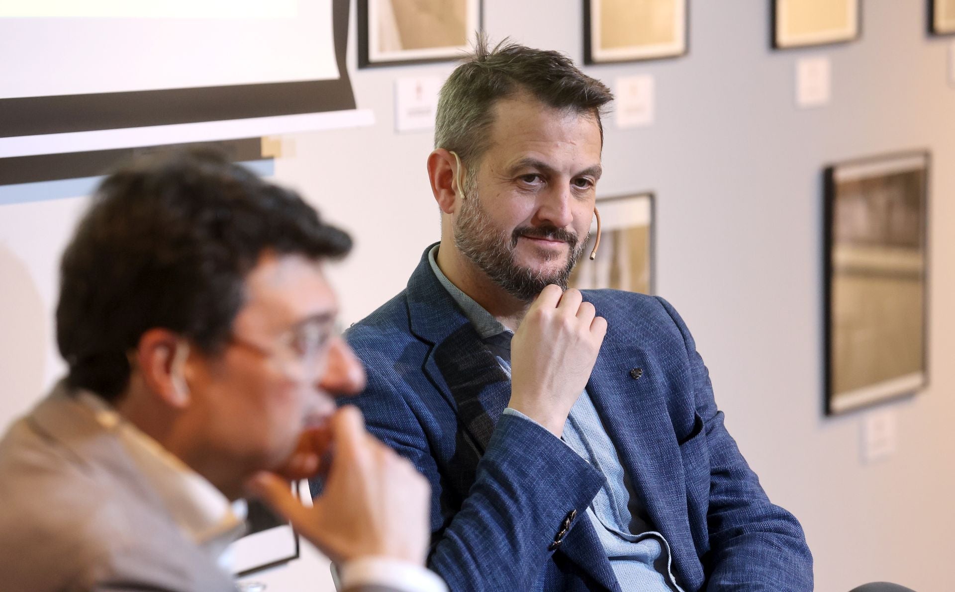 La charla de Juan Fernández-Miranda en Córdoba sobre la Transición, en imágenes