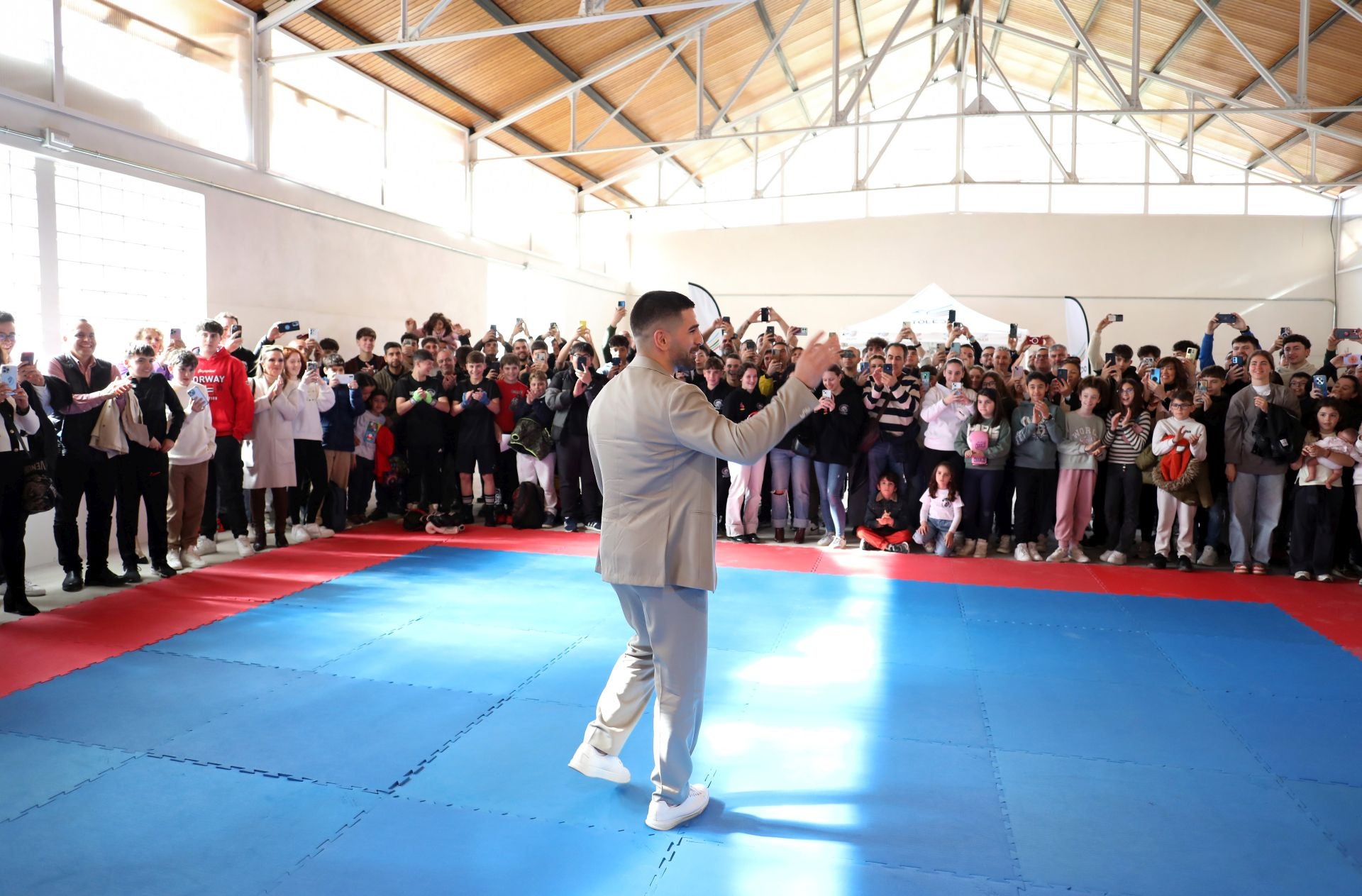 Las imágenes de la inolvidable visita de Ilia Topuria a Toledo