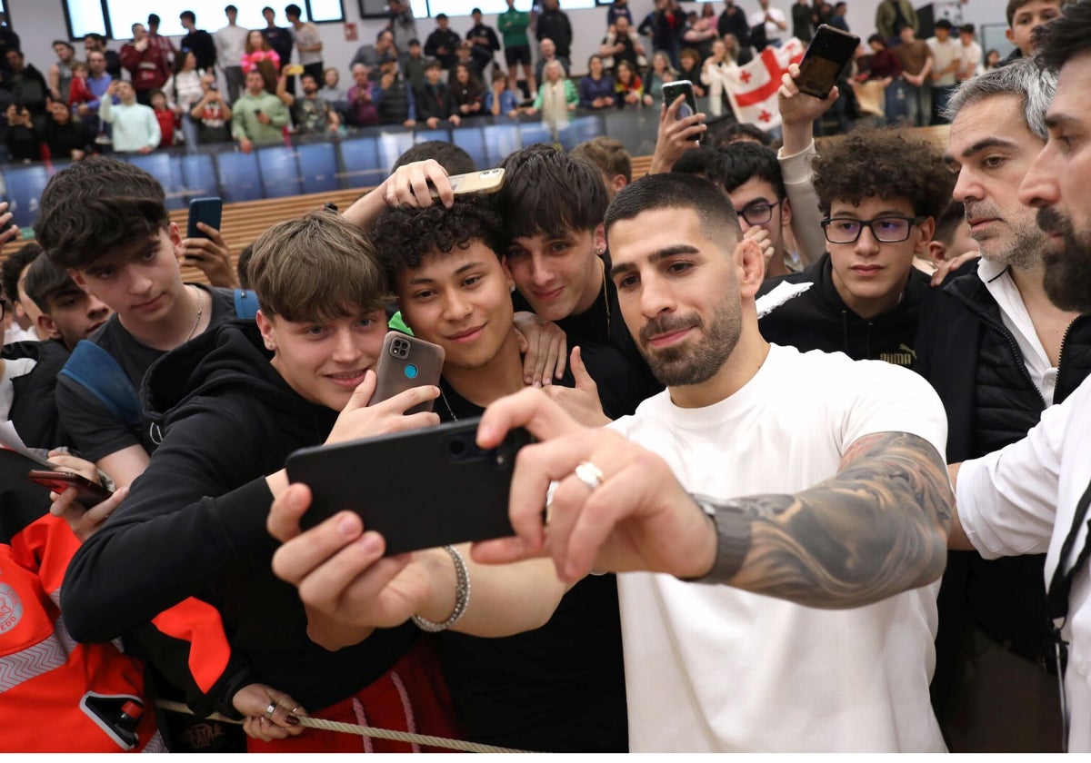 Ilia Topuria, en el pabellón de la Escuela Central de Educación Física