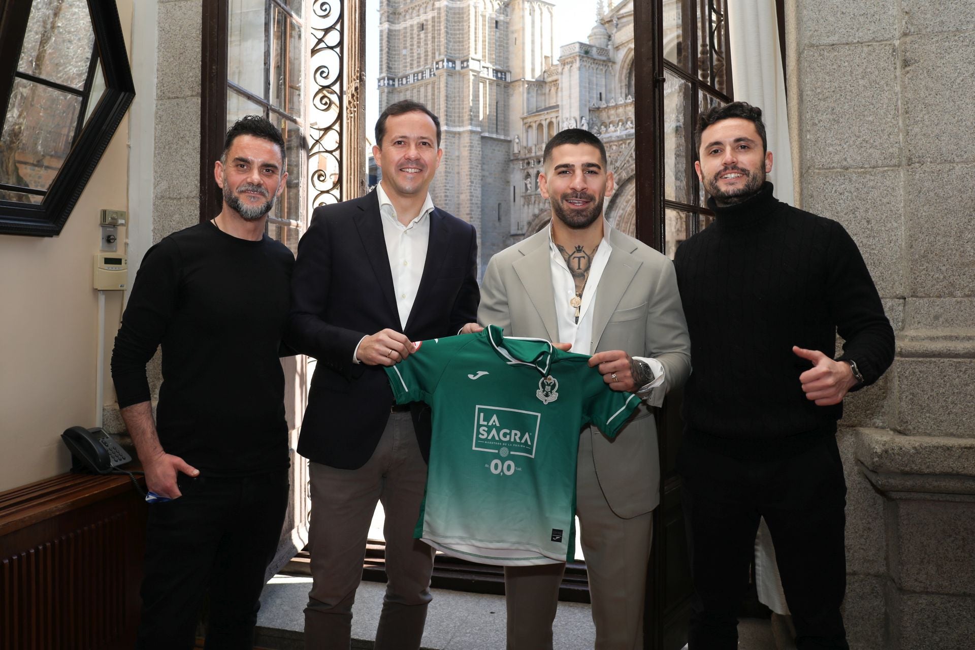 Las imágenes de la inolvidable visita de Ilia Topuria a Toledo