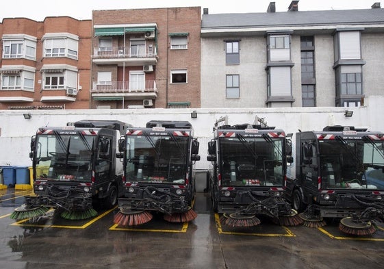 Dentro de los cantones de limpieza de Madrid: «Son solo vestuarios y párking. Moverse es un riesgo extra»