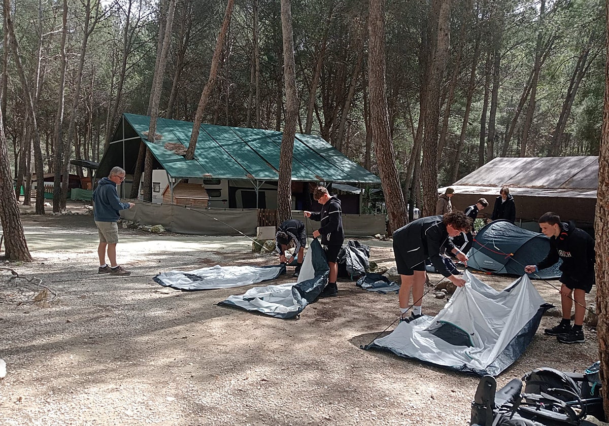 Estudiantes participan en la actividad de El Limonar International School