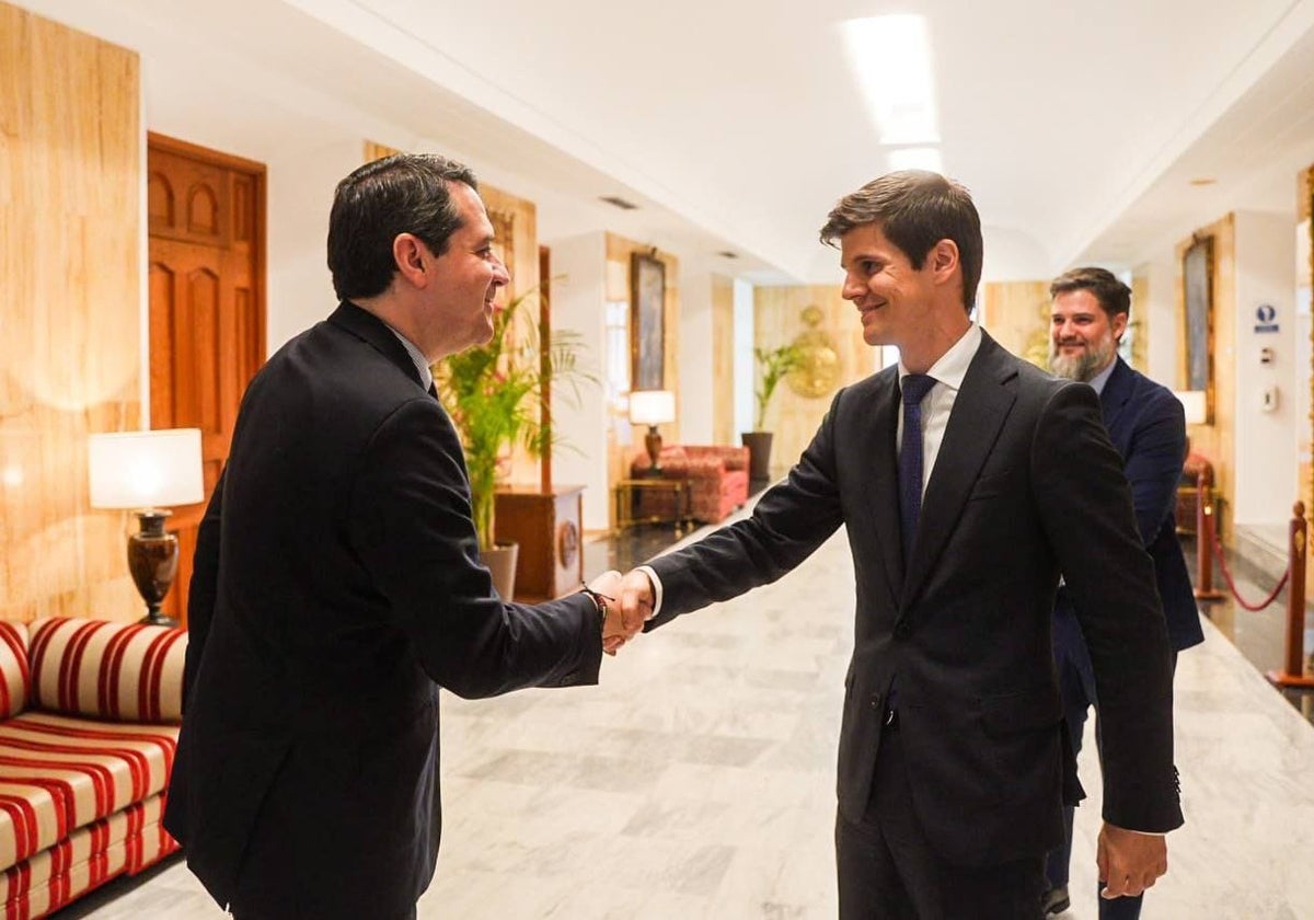 Bellido y Alejandro Page en su encuentro en el Ayuntamiento de Córdoba para conocer el proyecto