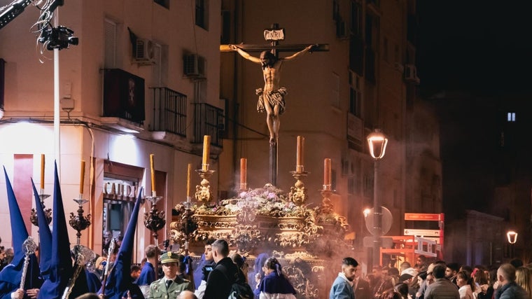 Santísimo Cristo de la Buena Muerte durante la procesión del Jueves Santo en Almería