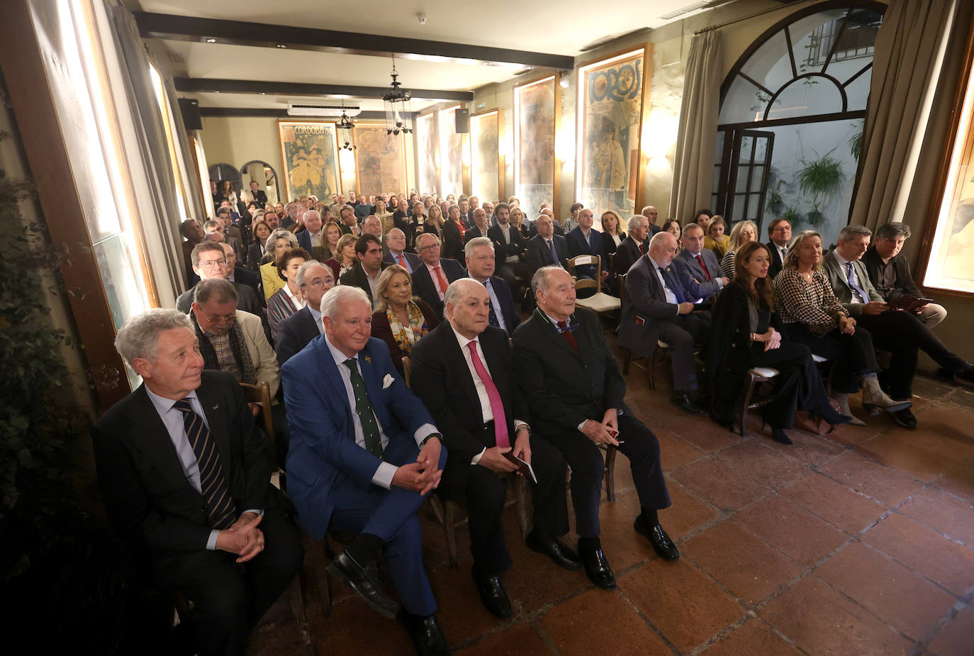 La emotiva entrega de la Veleta de Plata a Rafael Córdoba, de Pérez Barquero, en imágenes