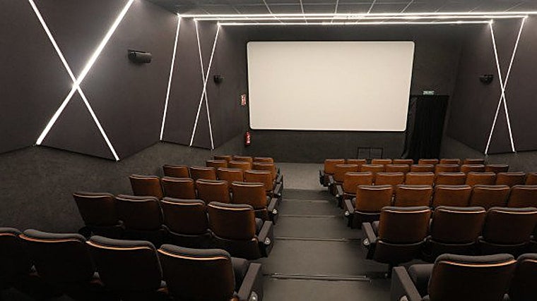 Una de las salas de proyecciones del Cine Embajadores