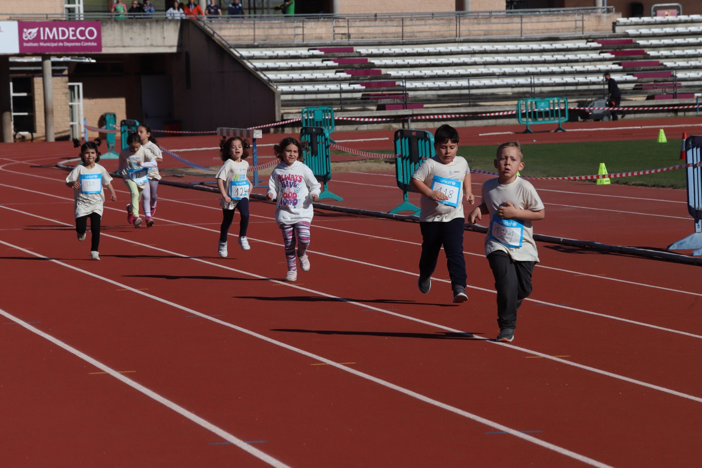La gran y más joven &#039;Carrera Solidaria Gotas&#039; de Córdoba, en imágenes