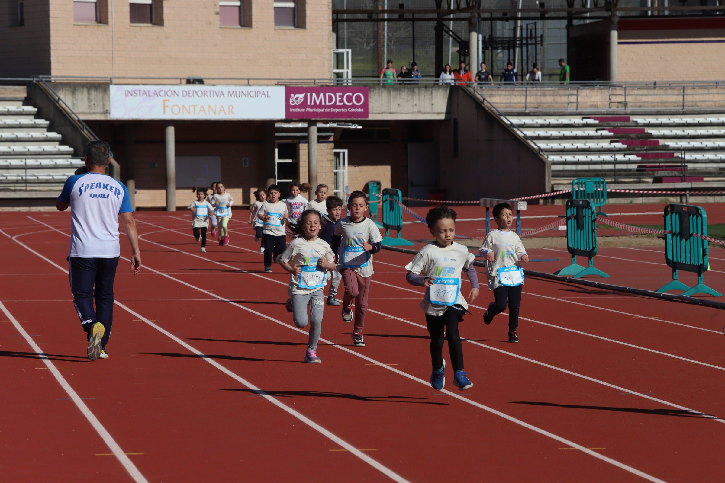 La gran y más joven &#039;Carrera Solidaria Gotas&#039; de Córdoba, en imágenes