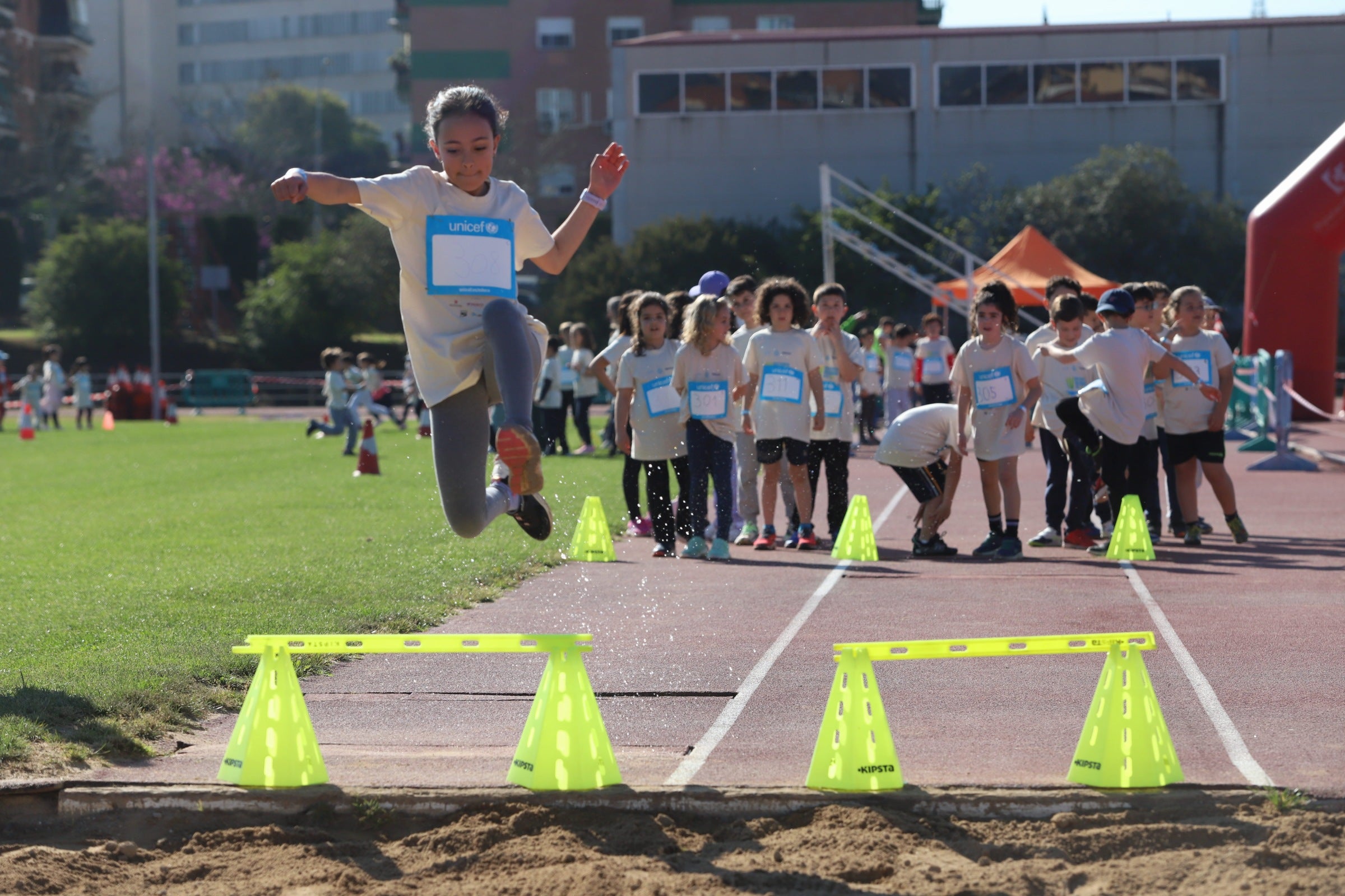 La gran y más joven &#039;Carrera Solidaria Gotas&#039; de Córdoba, en imágenes