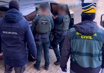 Detenidos tres yihadistas que buscaban en la red manuales sobre explosivos y ataques suicidas