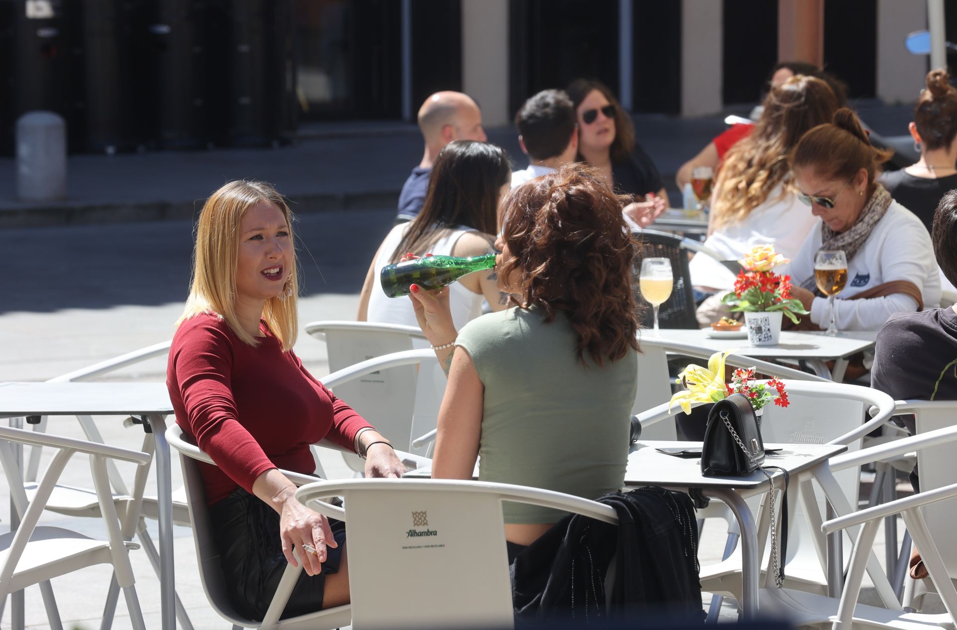 En imágenes, el ambiente en terrazas y calles de Córdoba por el buen tiempo