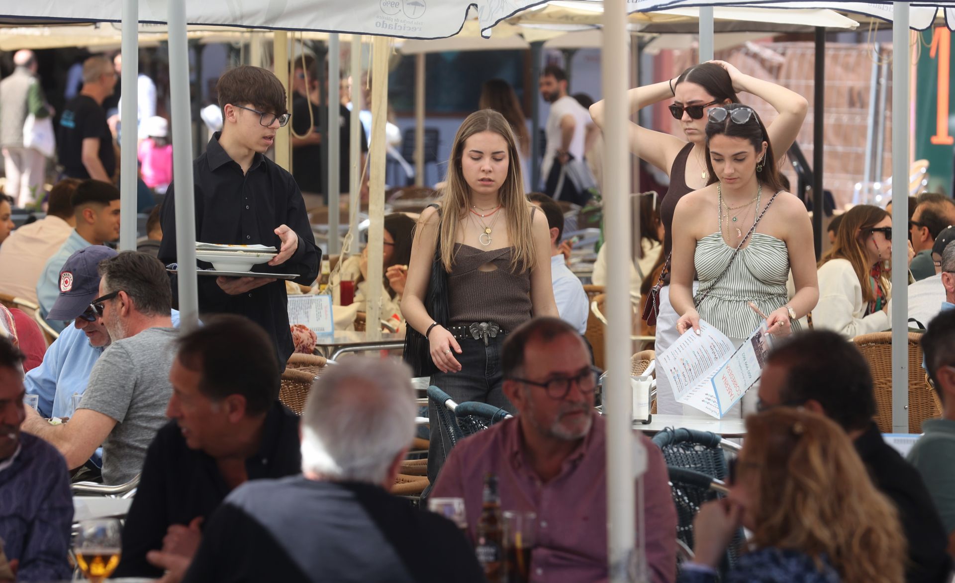 En imágenes, el ambiente en terrazas y calles de Córdoba por el buen tiempo