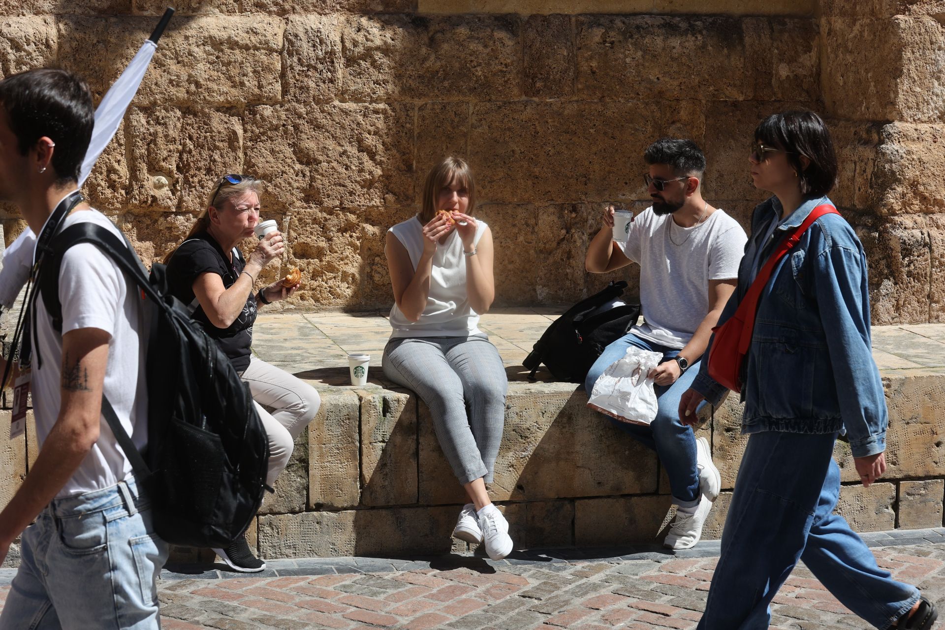 En imágenes, el ambiente en terrazas y calles de Córdoba por el buen tiempo