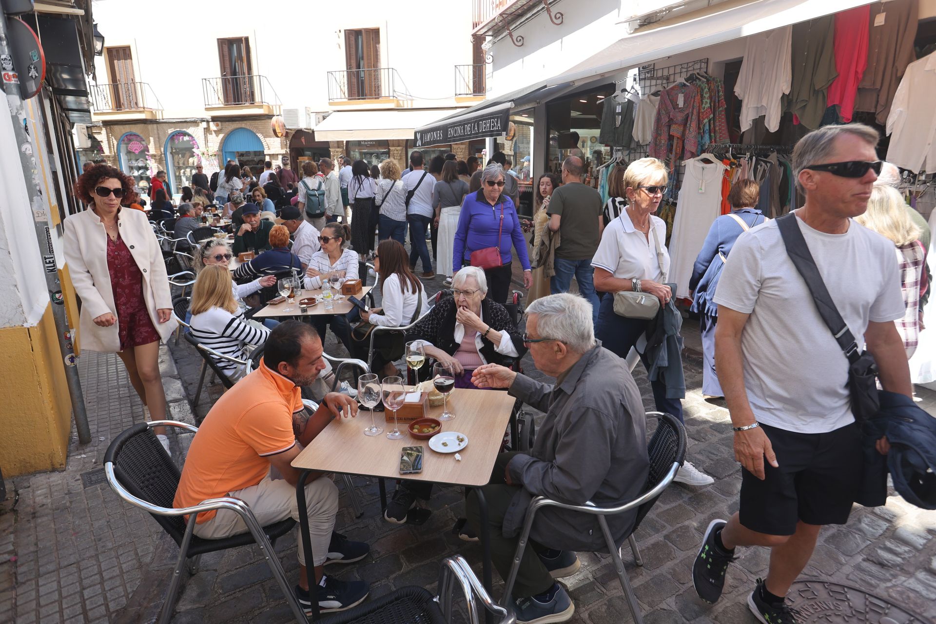 En imágenes, el ambiente en terrazas y calles de Córdoba por el buen tiempo