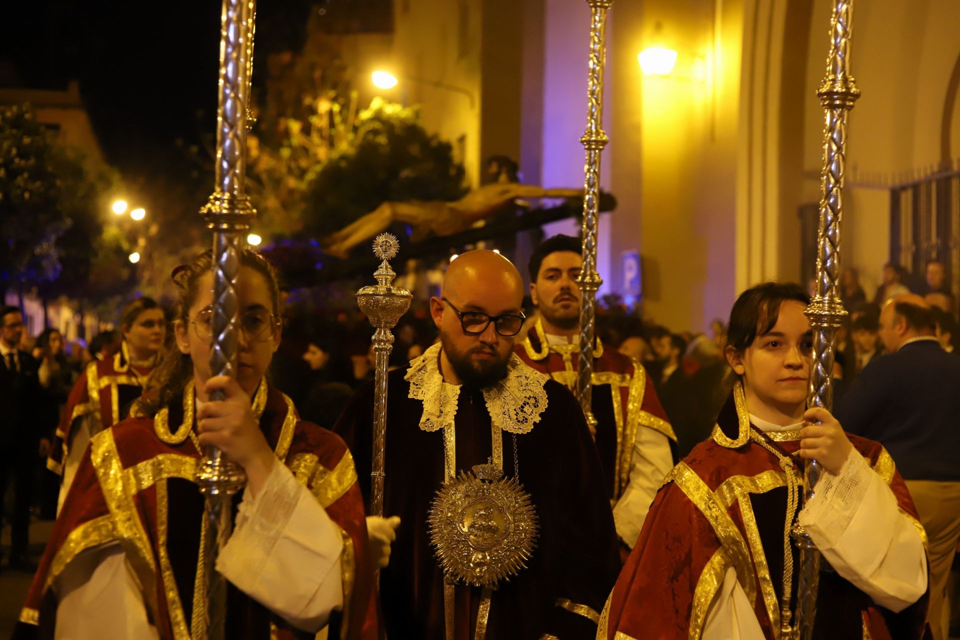 El fervor de Ciudad Jardín: el Cristo de la Confianza en su vía crucis cuaresmal, en imágenes
