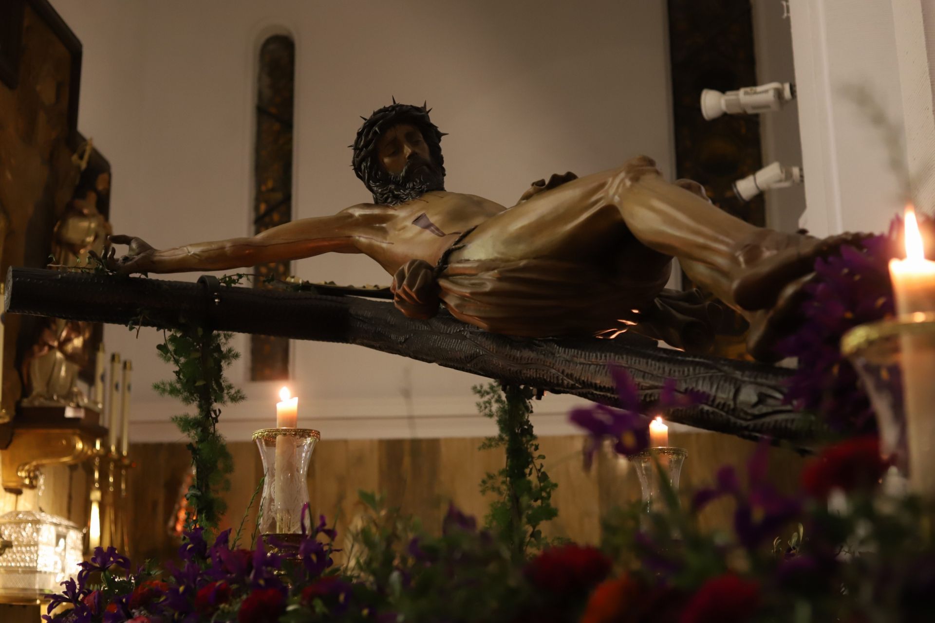 El fervor de Ciudad Jardín: el Cristo de la Confianza en su vía crucis cuaresmal, en imágenes