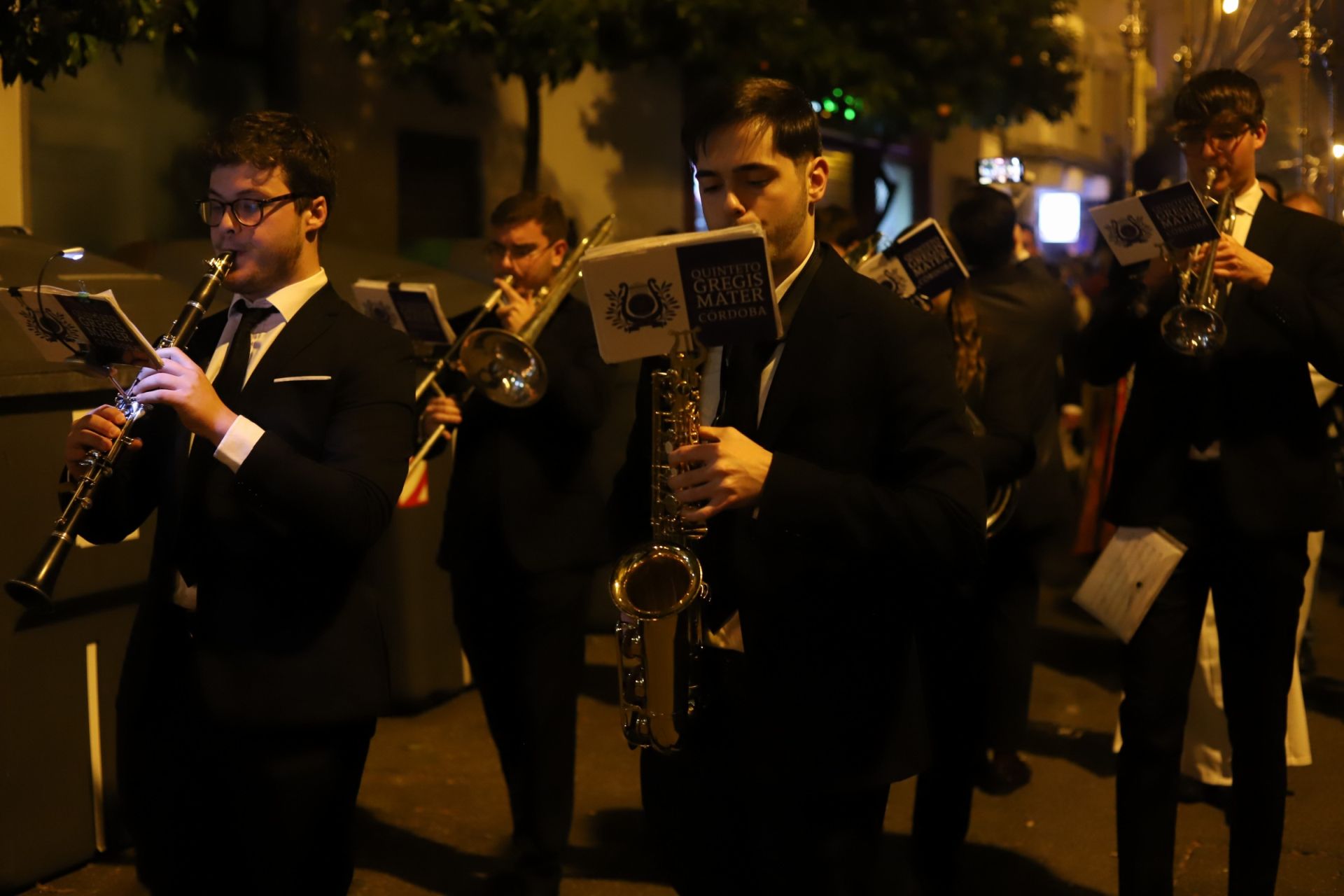 El fervor de Ciudad Jardín: el Cristo de la Confianza en su vía crucis cuaresmal, en imágenes