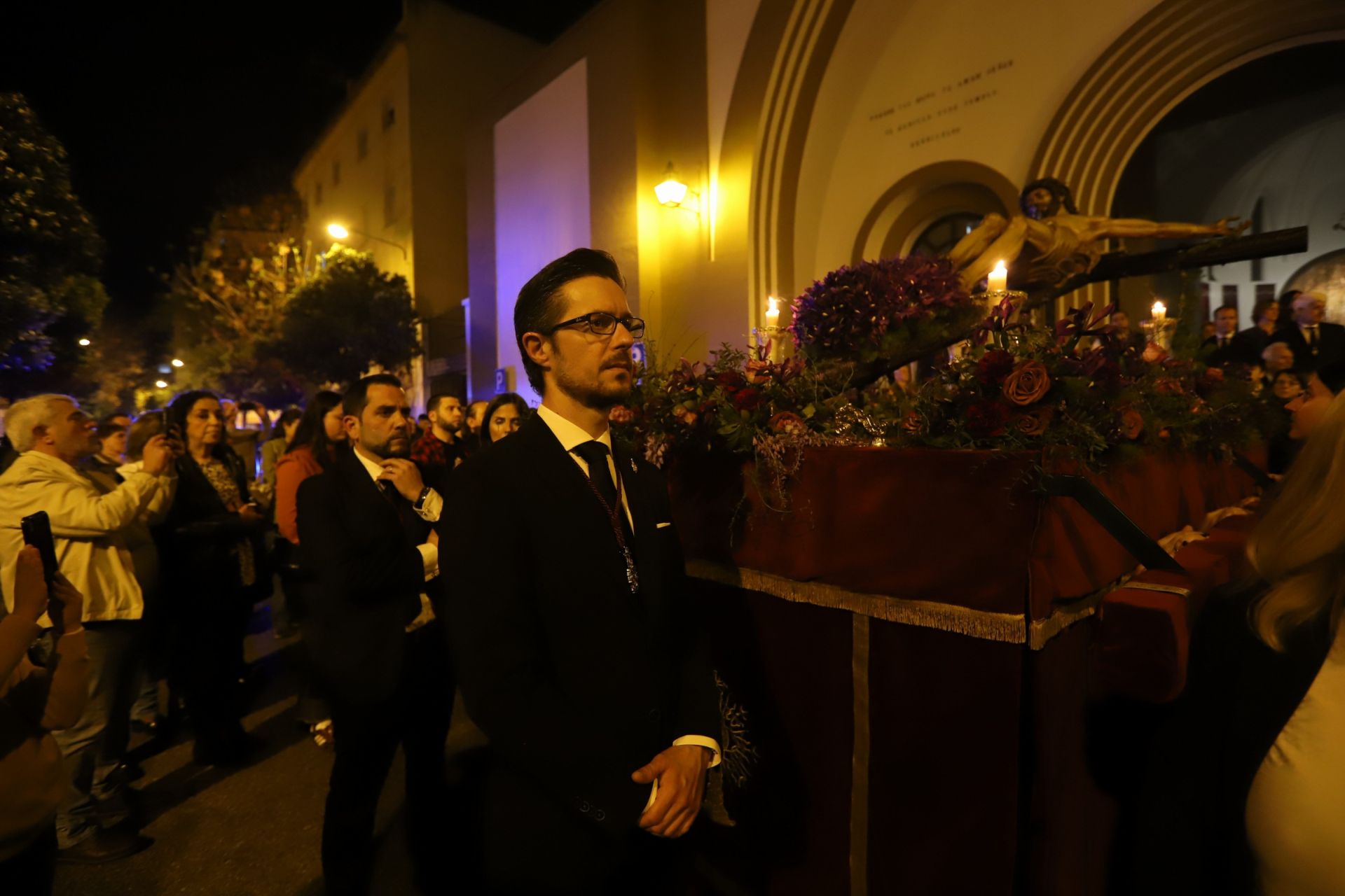 El fervor de Ciudad Jardín: el Cristo de la Confianza en su vía crucis cuaresmal, en imágenes