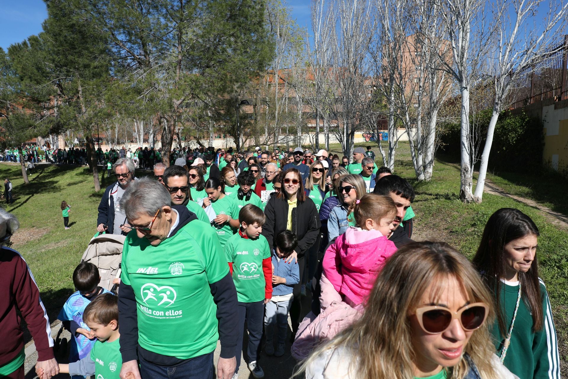 'Brilla con ellos', en imágenes: Toledo se vuelca contra el cáncer infantil
