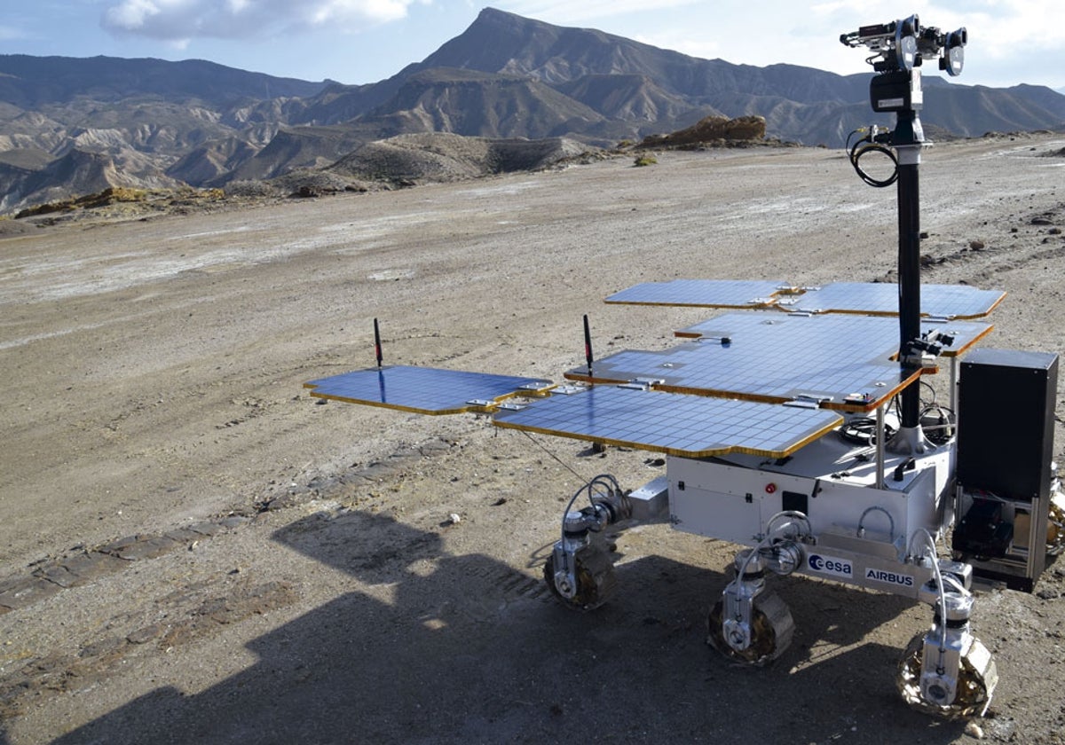 El rover de la ESA durante los ensayos en el Desierto de Tabernas (Almería)