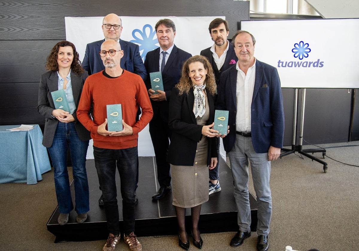 Directivos de los premiados con los Tuawards, en la entrega de los galardones en Valencia