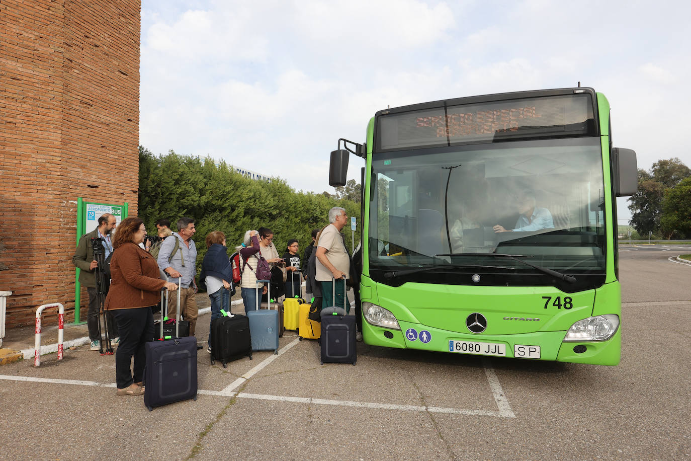 El primer vuelo de Binter entre Canarias y Córdoba, en imágenes