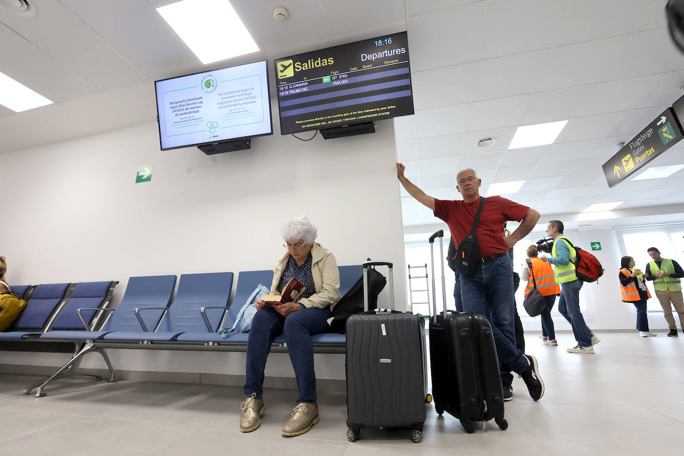 El primer vuelo de Binter entre Canarias y Córdoba, en imágenes