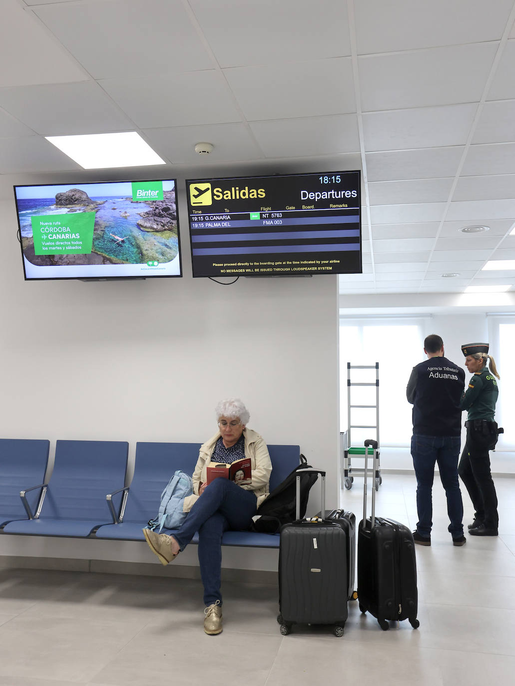 El primer vuelo de Binter entre Canarias y Córdoba, en imágenes