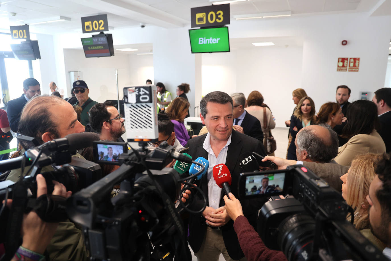 El primer vuelo de Binter entre Canarias y Córdoba, en imágenes