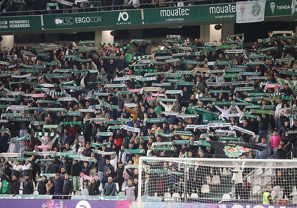 La afición blanquiverde presente en El Arcángel