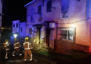 Arde la vivienda de una de las familias involucradas en el tiroteo de Plasencia